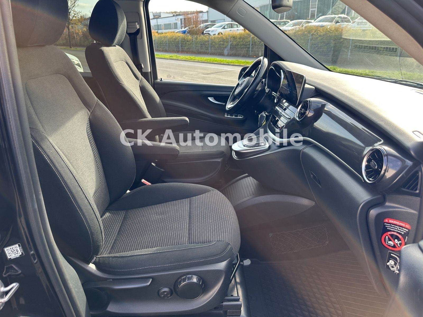 Fahrzeugabbildung Mercedes-Benz V 300d EDITION Kompakt/7 Sitze/Navi/LED/AHK