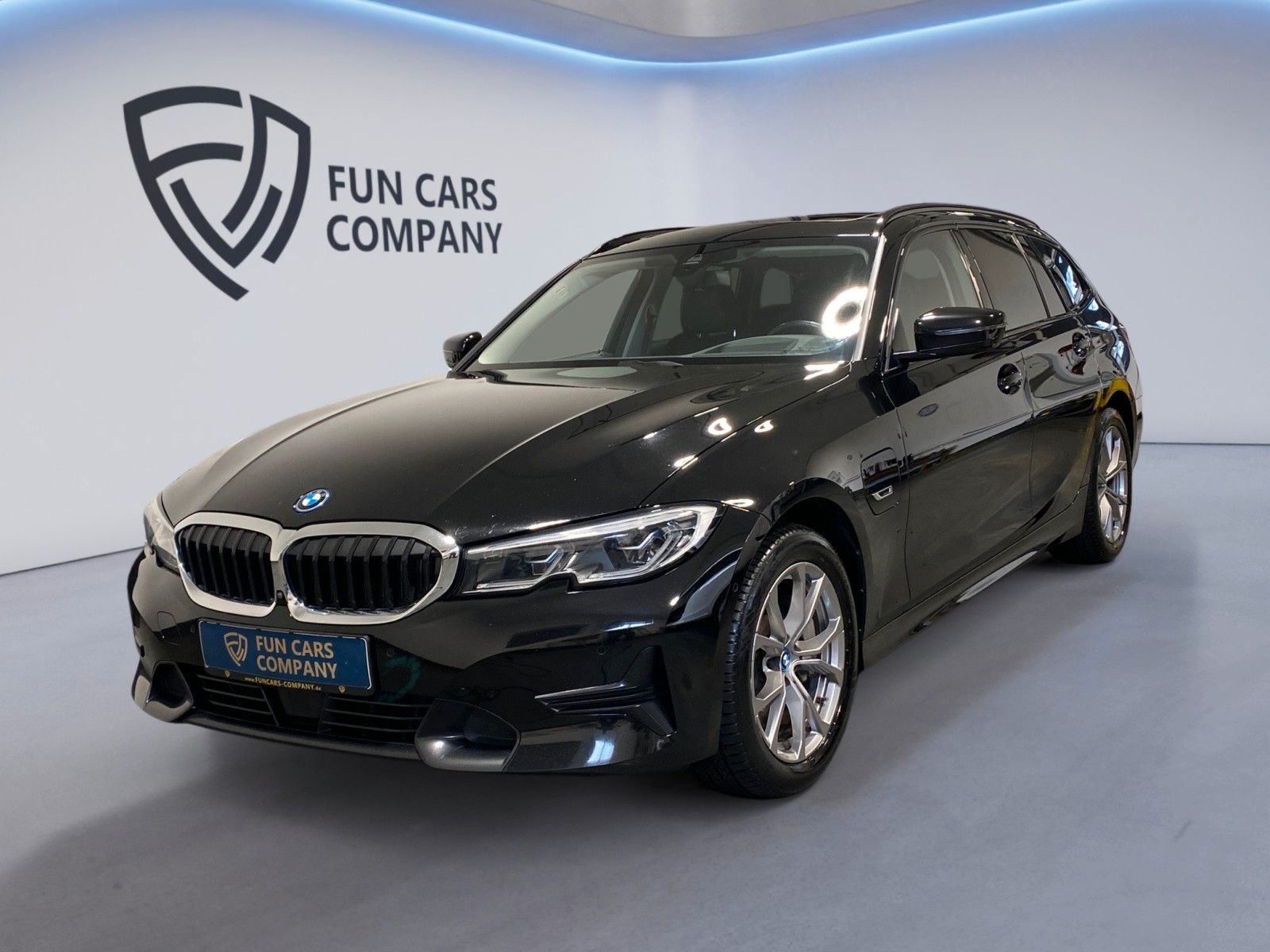 BMW 330e Touring xDrive Sport Line, HUD, PANO, LASER