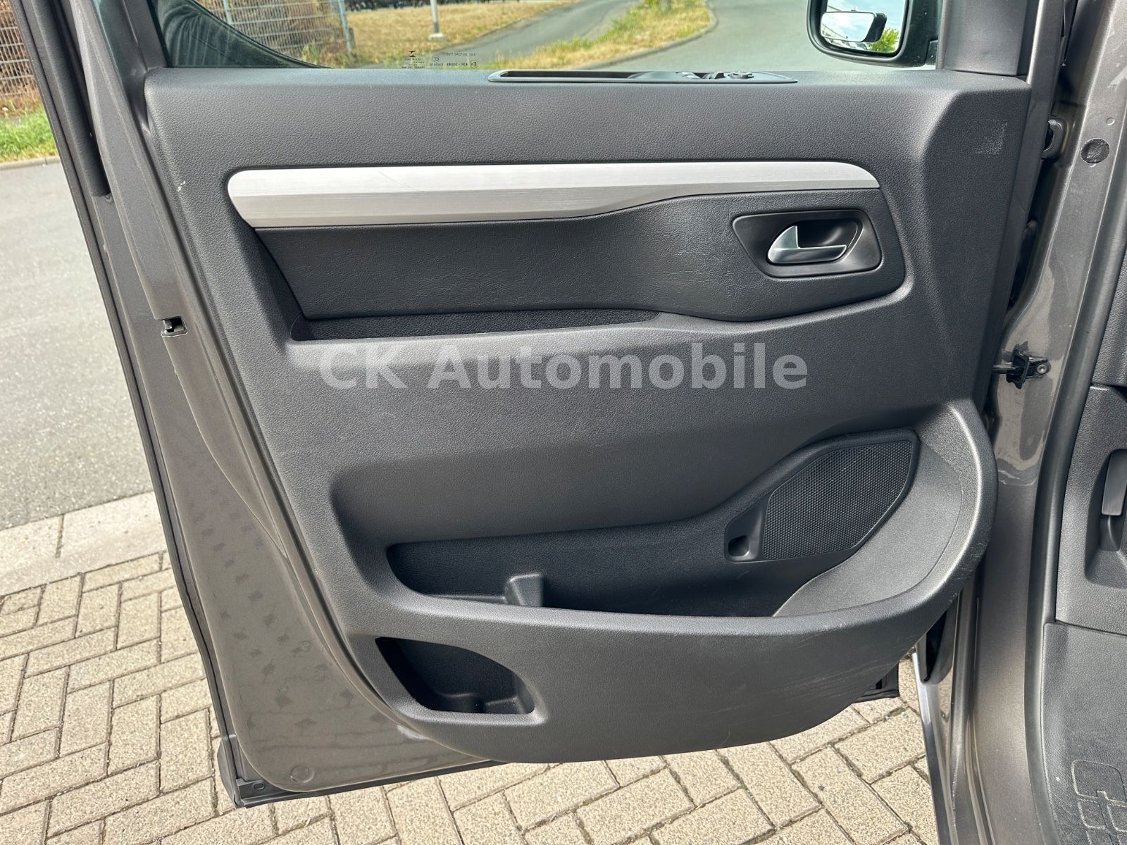 Fahrzeugabbildung Opel Zafira Life Elegance L/7 Sitze/Navi/Pano/LED/AHK