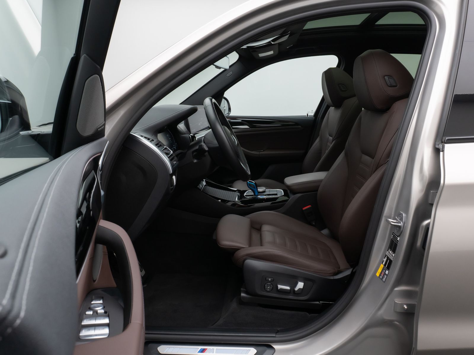 Fahrzeugabbildung BMW iX3 Impressive M Sport Panorama 360°HUD DAB H/K