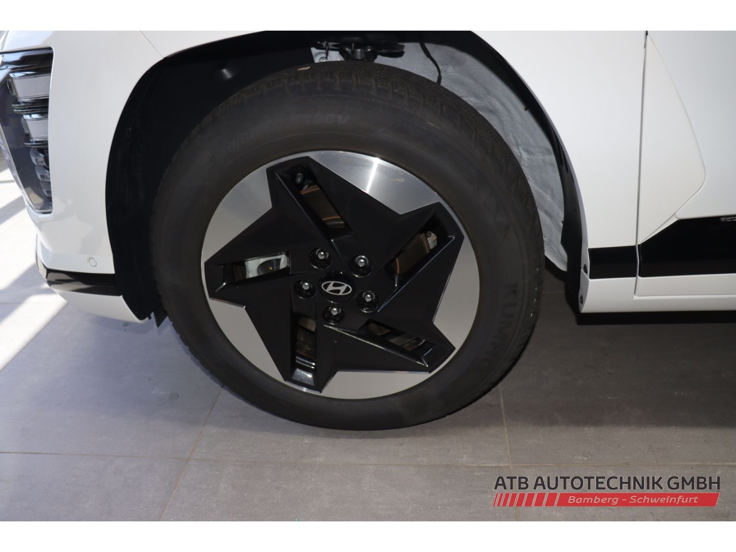 Fahrzeugabbildung Hyundai KONA Elektro Trend 2WD 65,4kWh 99,3% SOH Navi 36
