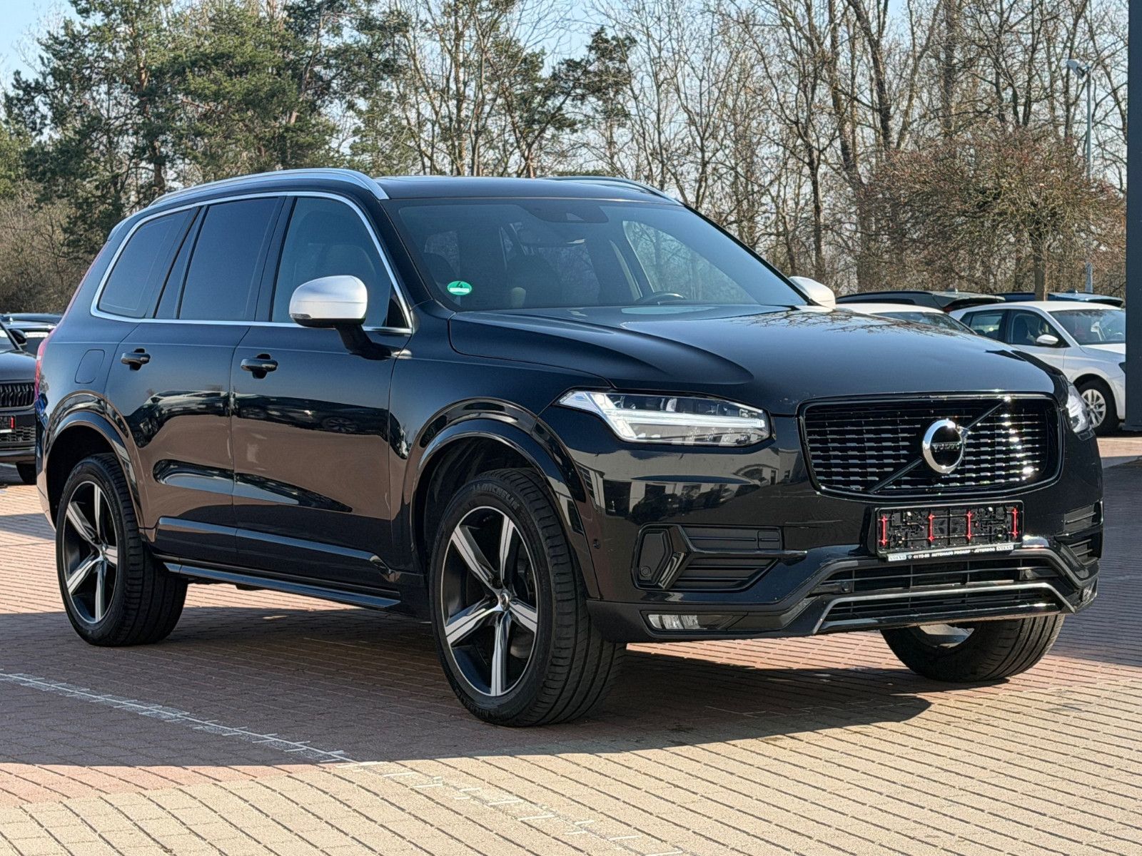 Fahrzeugabbildung Volvo XC90 D5 R Design AWD*LUFT*PANO*STHZ*7Si*MIETKAUF