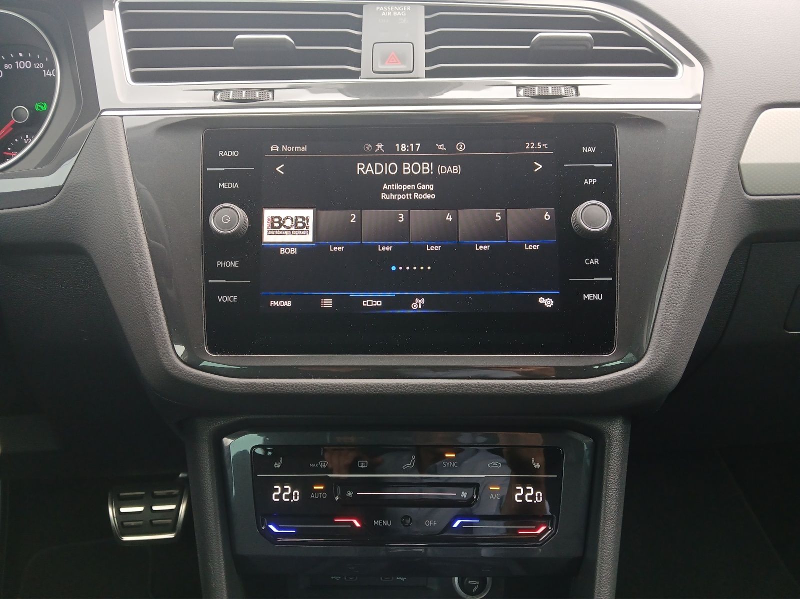Fahrzeugabbildung Volkswagen Tiguan TSI Move DSG LED Navi ACC RFK SH LM