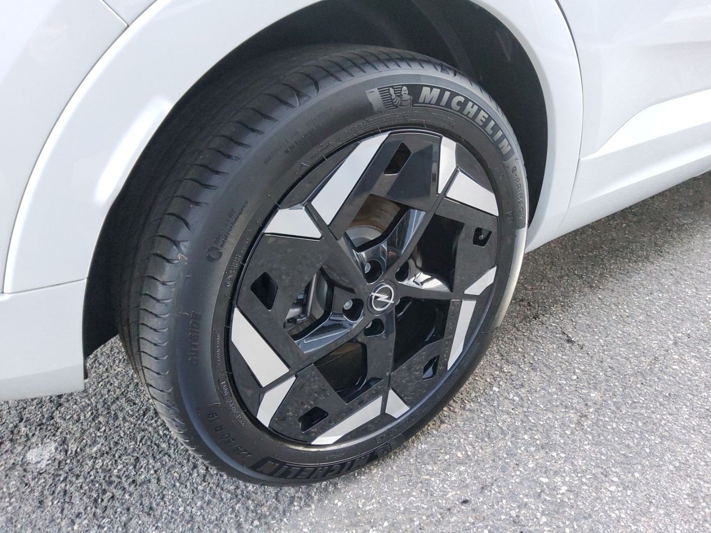 Fahrzeugabbildung Opel Grandland GSe Plug-in Hybrid Allrad AD Navi digi