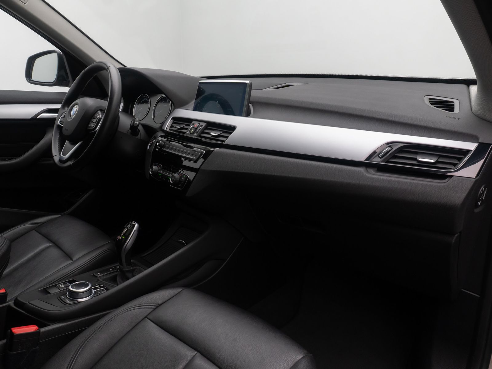 Fahrzeugabbildung BMW X1 xD18d Panorama Kamera DAB HiFi MSport Leder