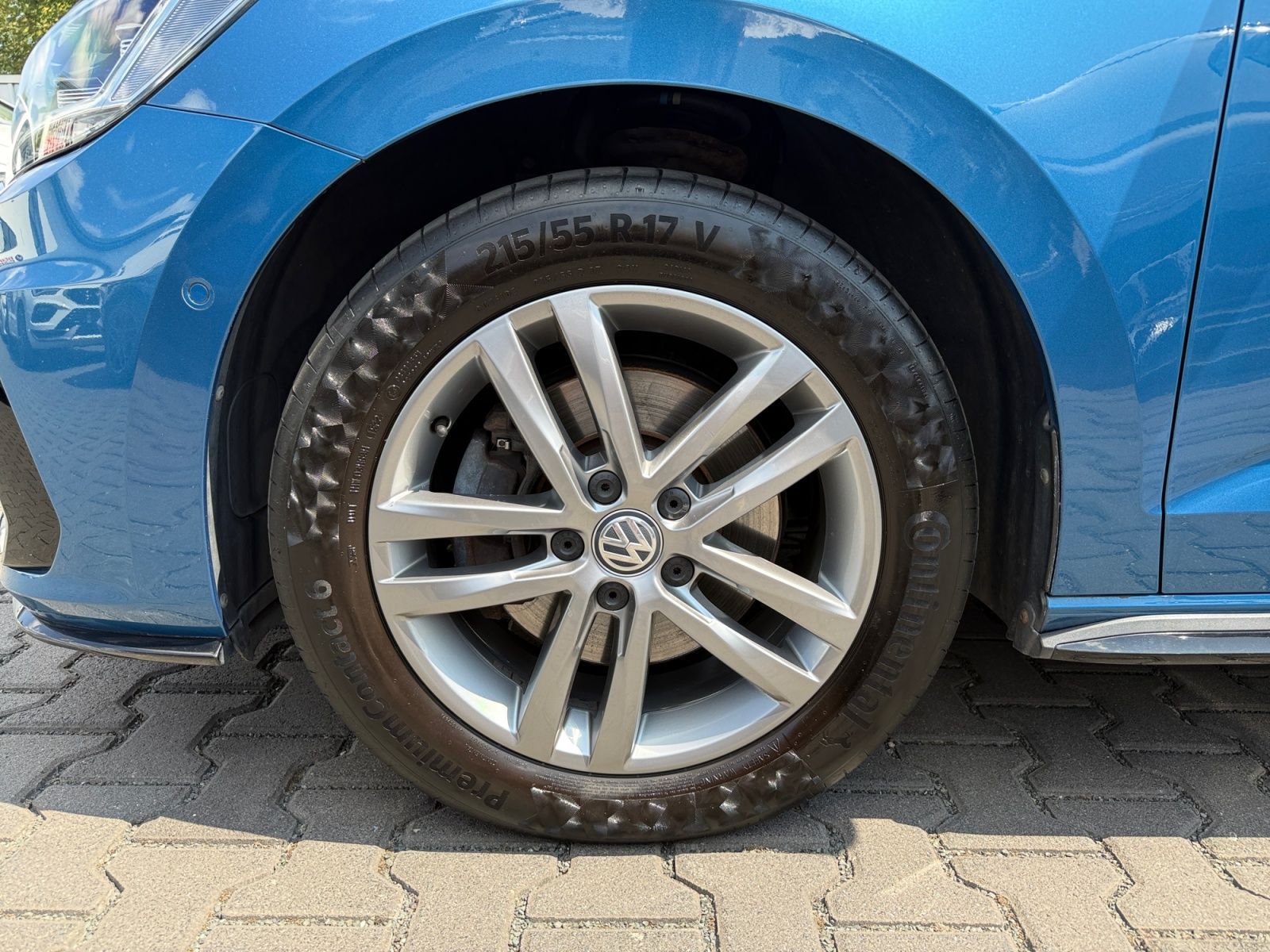 Fahrzeugabbildung Volkswagen Touran 1.4 TSI Highline R-LINE KAMERA ACC
