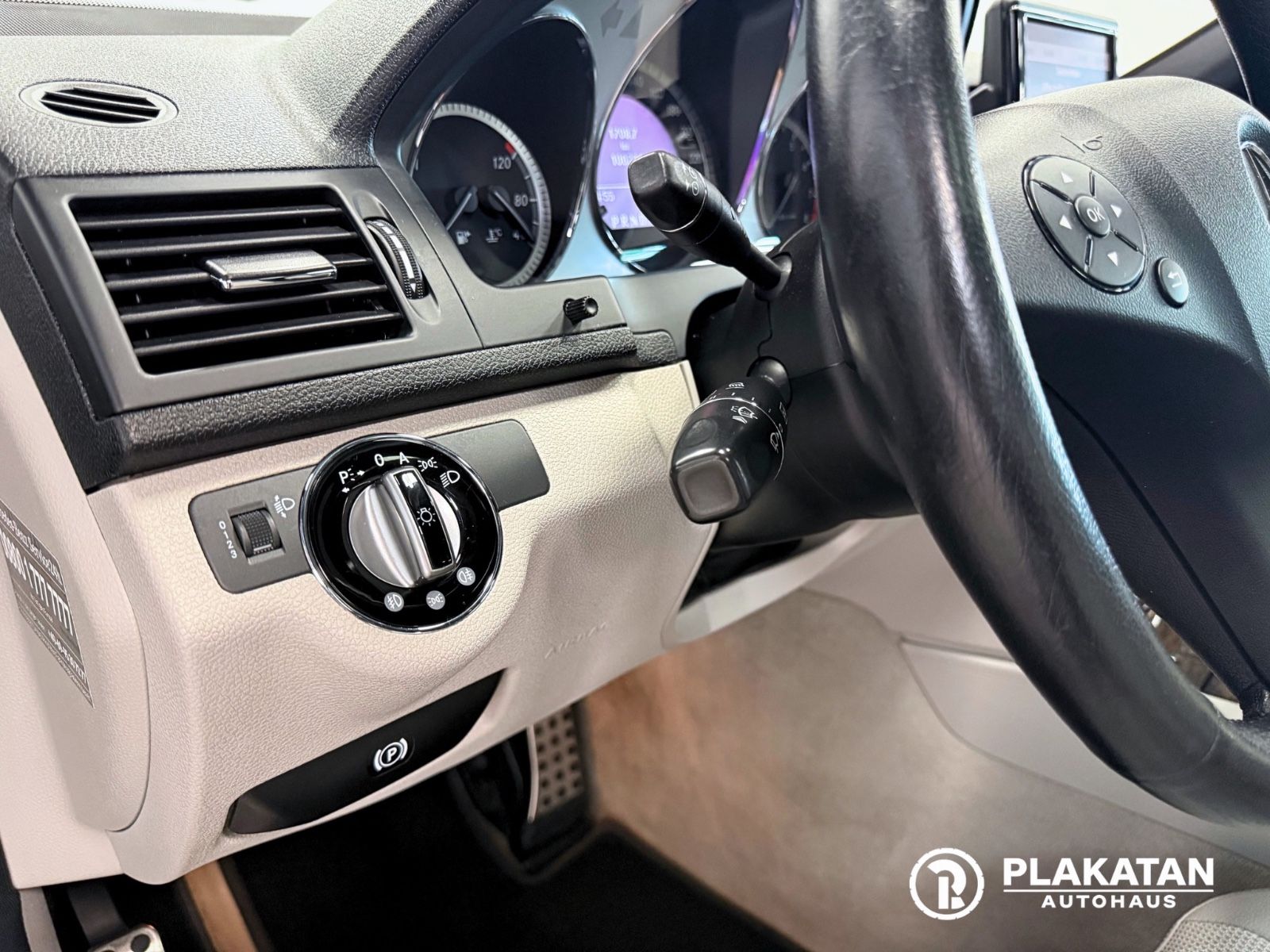 Fahrzeugabbildung Mercedes-Benz C 200 Kompressor AMG Paket Xenon Navi