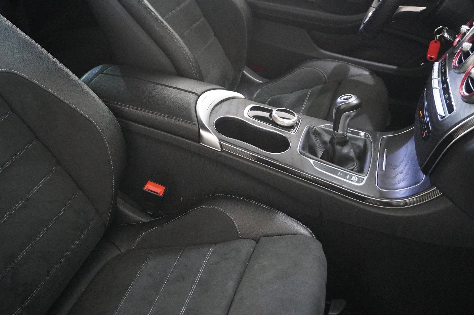 Fahrzeugabbildung Mercedes-Benz C 180 COUPE SPORT NAVI/LED/KAMERA/SPORT/SHZ/AMG