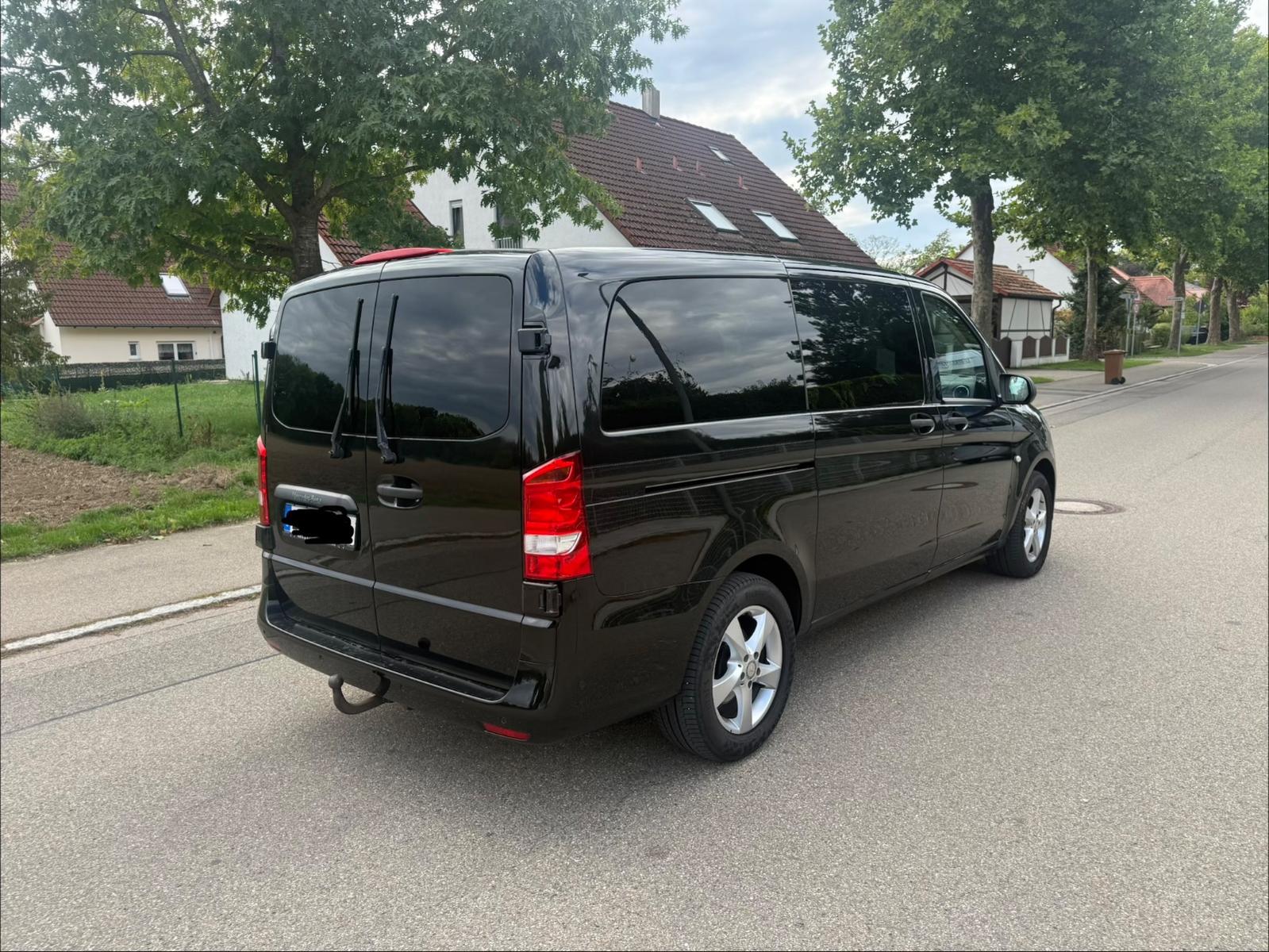 Mercedes-Benz Vito Tourer 4MATIC Lang,8-Sitze,Navi,Aut.,SHZ,AH