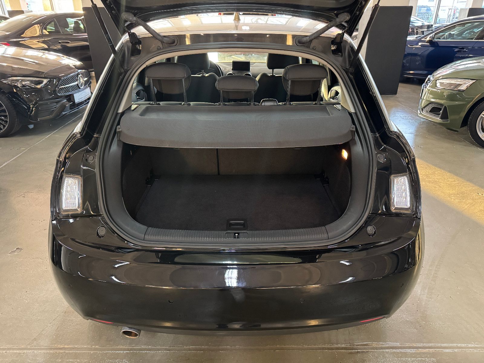 Fahrzeugabbildung Audi A1 1.6 TDI SPORTBACK S-TRONIC S-LINE AMBITION