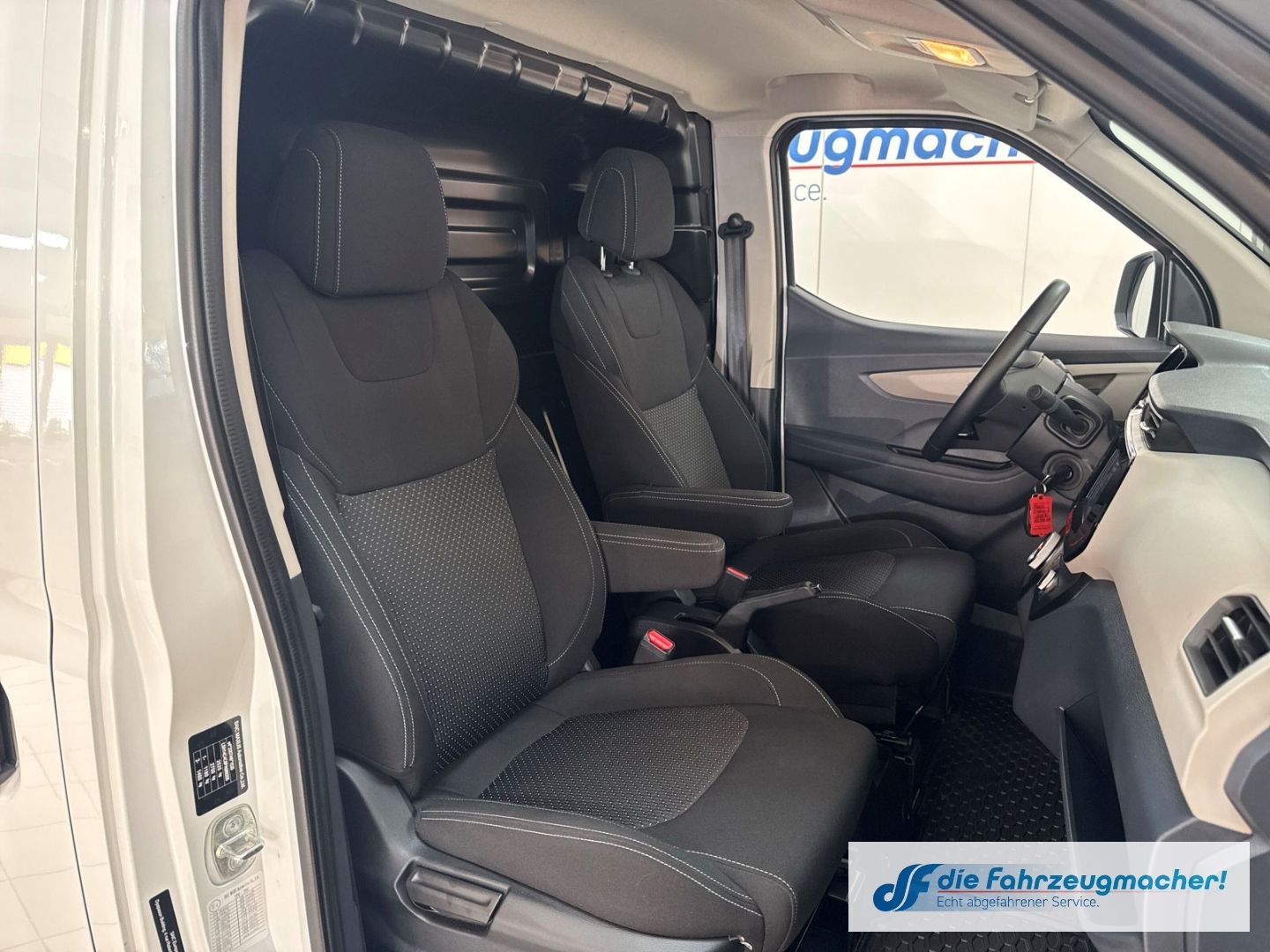 Fahrzeugabbildung Maxus eDeliver3 Kasten L1H1 Apple CarPlay Android Auto
