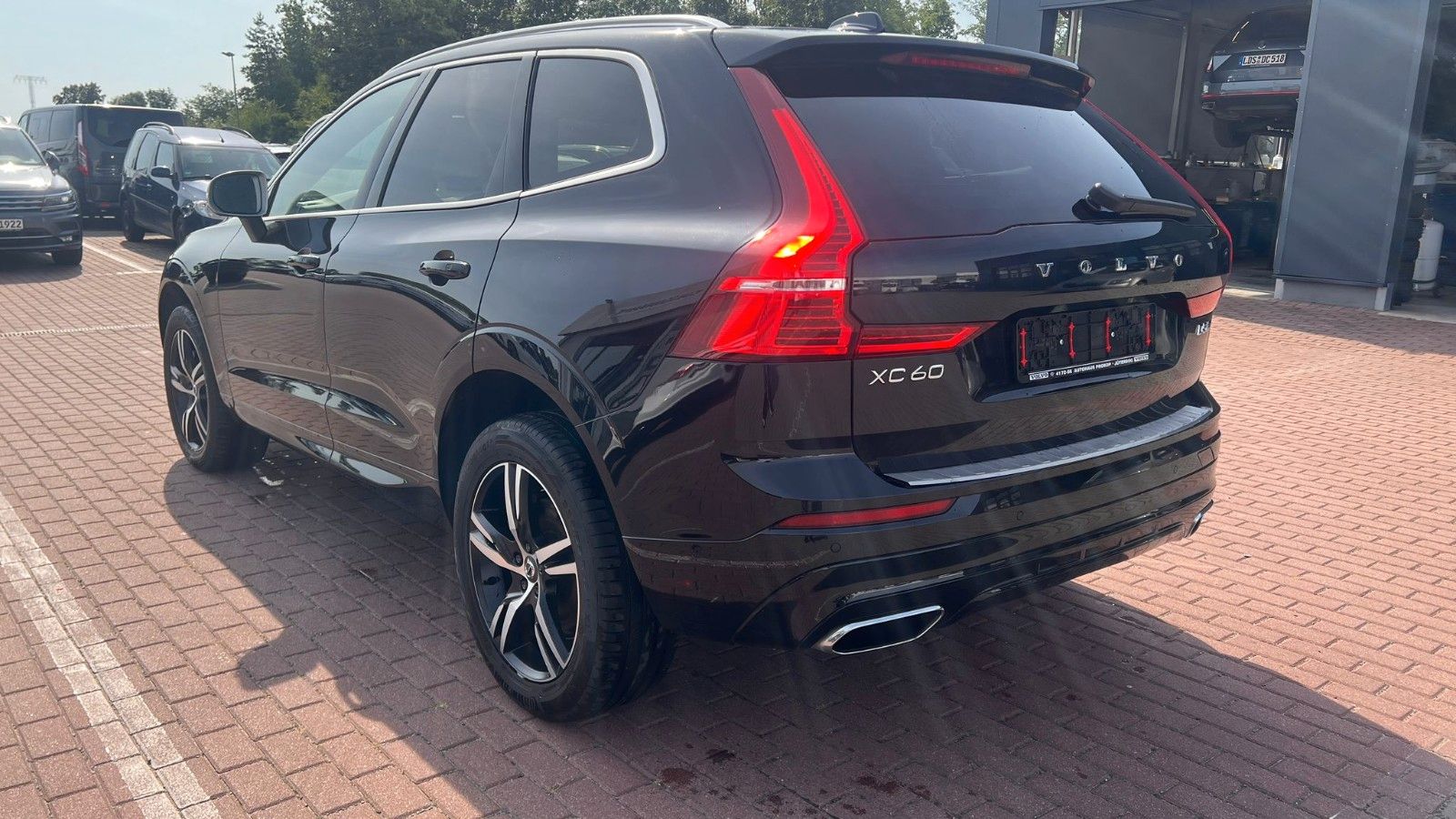 Fahrzeugabbildung Volvo XC60 R-Design D5 AWD*H&K*LUFT*PANO*AHK*RFK