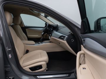 Fahrzeugabbildung BMW 530e xD Kamera Laser HUD DAB HiFi AHK ACC Komfor