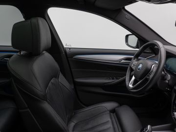 Fahrzeugabbildung BMW 530e Panorama Kamera Laser HUD DAB H/K ACC AHK