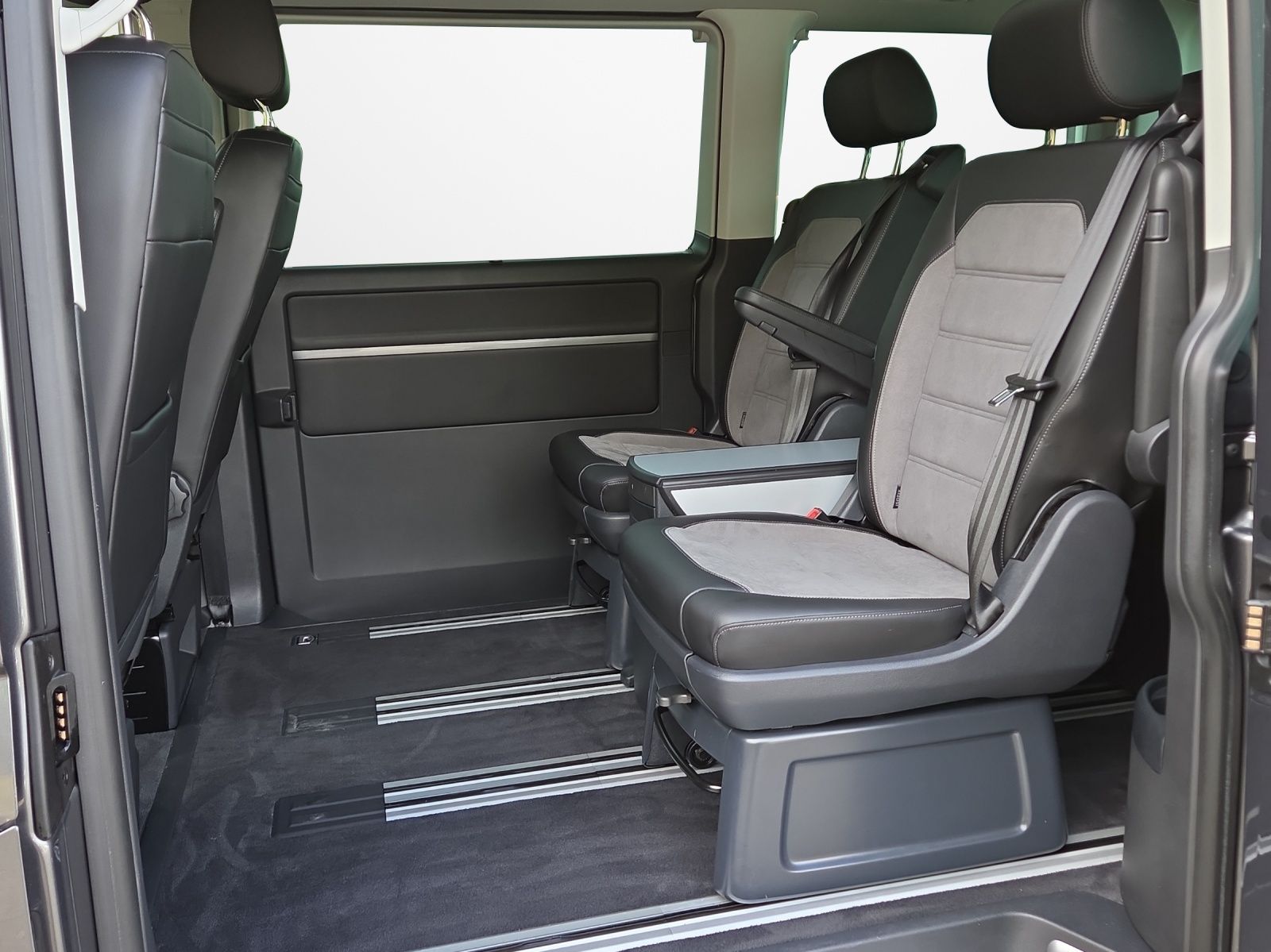 Volkswagen T6 Multivan 2.0 TDI DSG T6.1 Highline LED Navi A foto 12