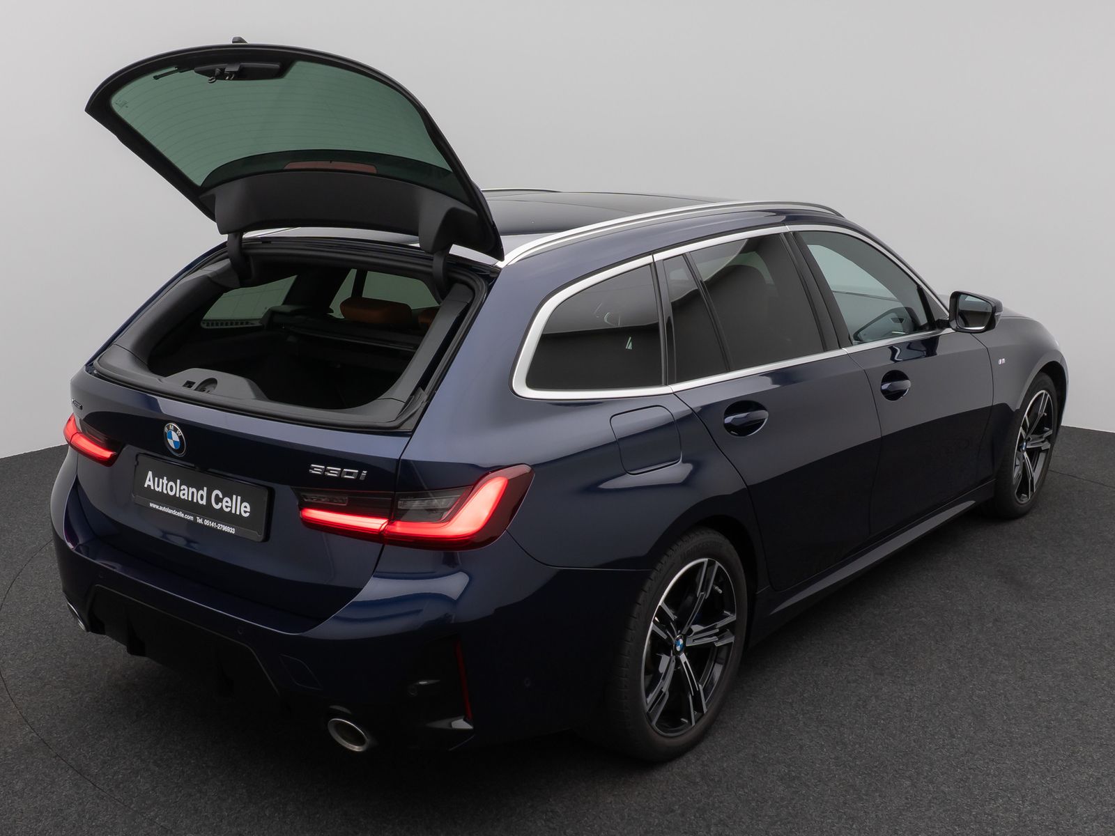 Fahrzeugabbildung BMW 330i xD M Sport Panorama Kamera HUD HiFi Komfort