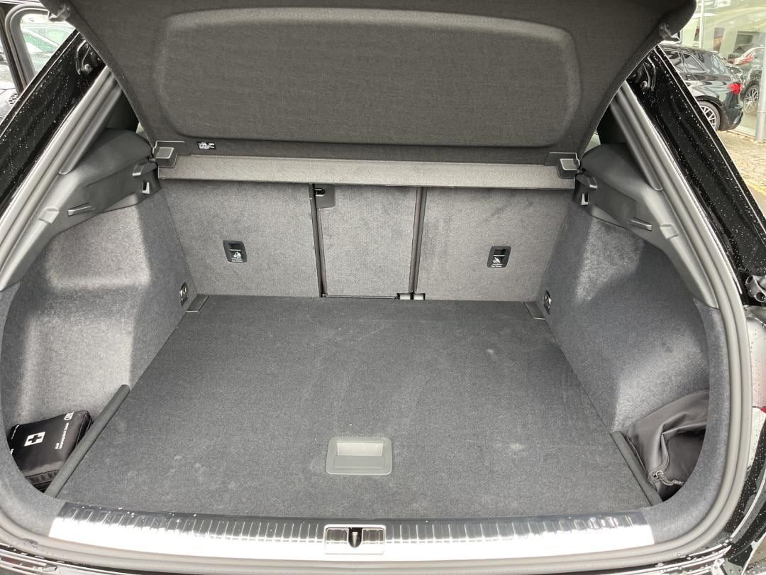 Fahrzeugabbildung Audi Q3 35 1.5 TFSI S-Line Kamera,LED,Navi,SHZ,ACC,LM