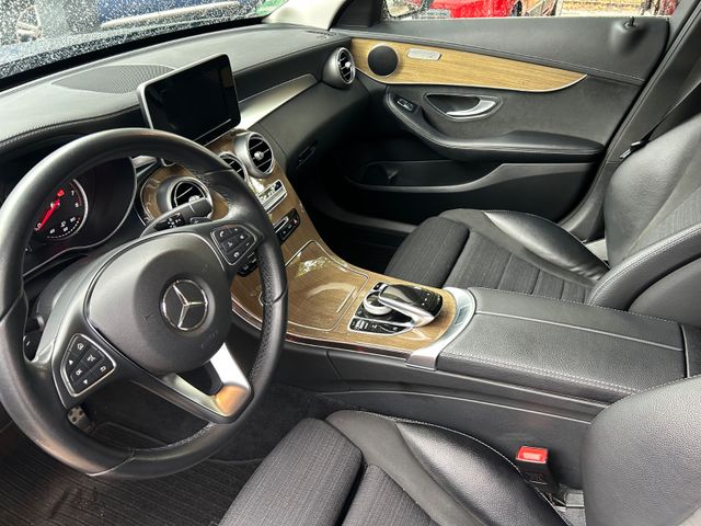 Fahrzeugabbildung Mercedes-Benz C 180 Autom.+Navi+LED+BT+SHZ+Teilleder+