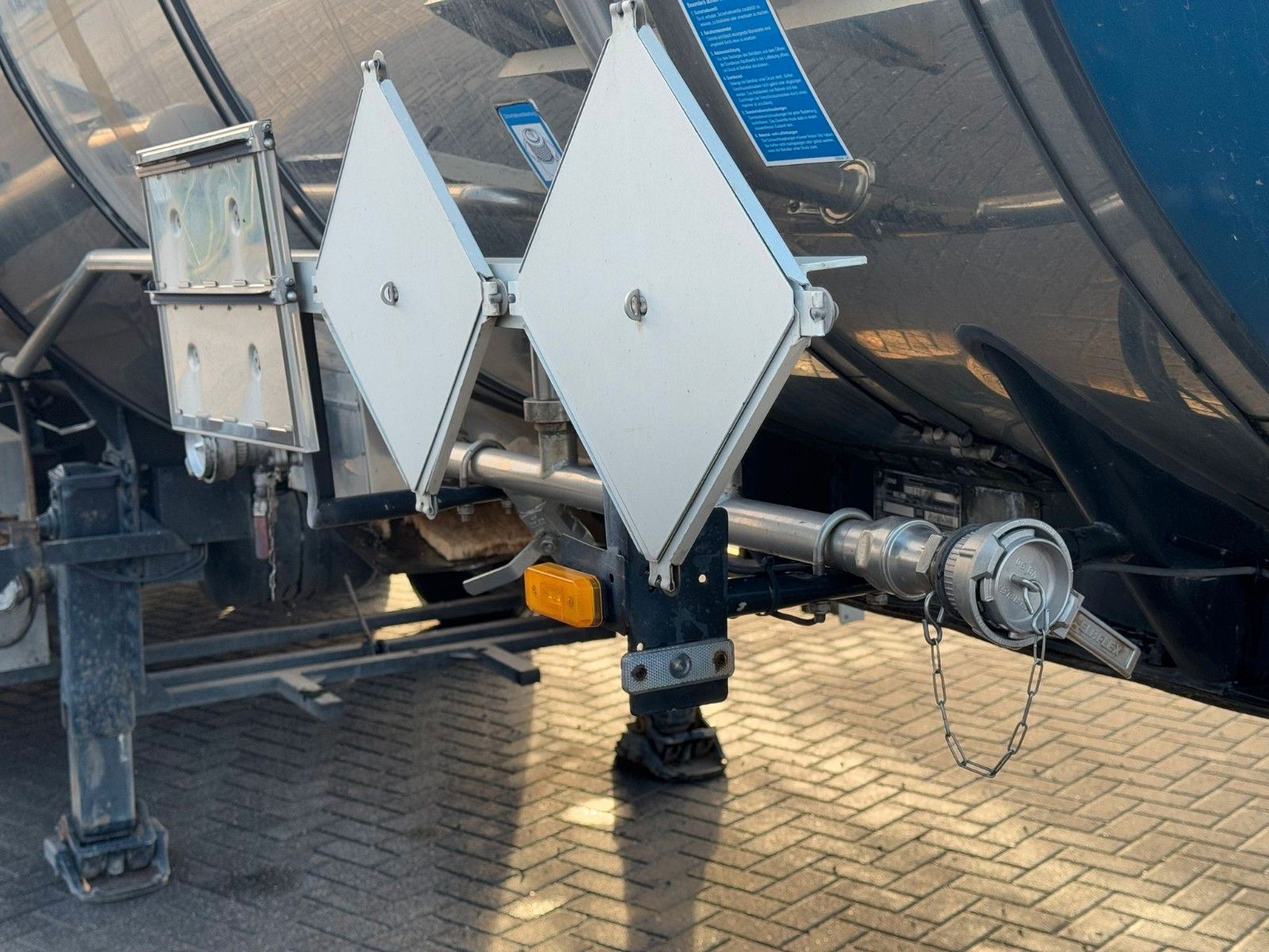 Fahrzeugabbildung Feldbinder 3 Kammer VA Chemie Tankauflieger
