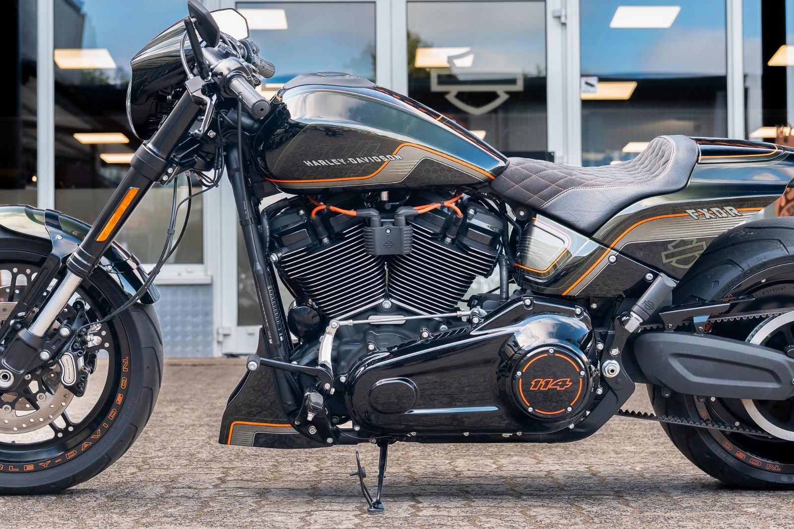 Fahrzeugabbildung Harley-Davidson FXDRS 114 CUI - KESSTECH - SEITLICHER KZH