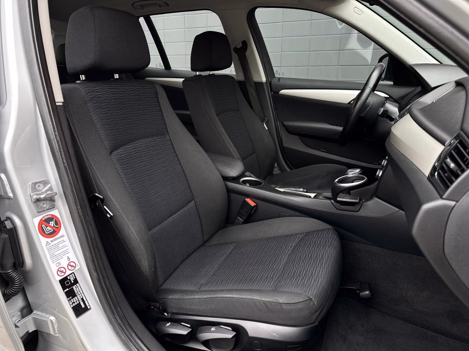 BMW X1 E84 sDrive18i 150 ch • BVA • Bi-Xénon • Sièges chauffants • Attelage
