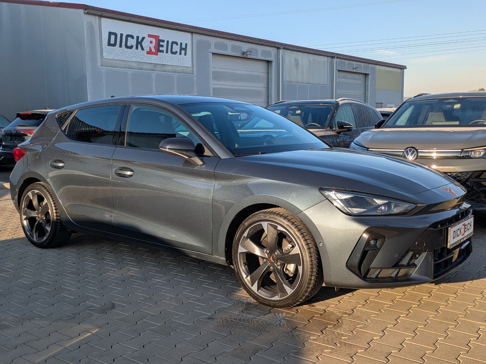 Fahrzeugabbildung CUPRA Leon 1.5 eTSI EDGE DSG*ACC*KAM*18"5JGARANTIE