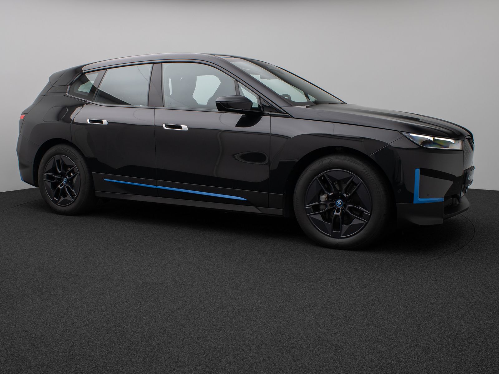 Fahrzeugabbildung BMW iX xD40 Panorama Kamera HiFi Komfort SkyLounge