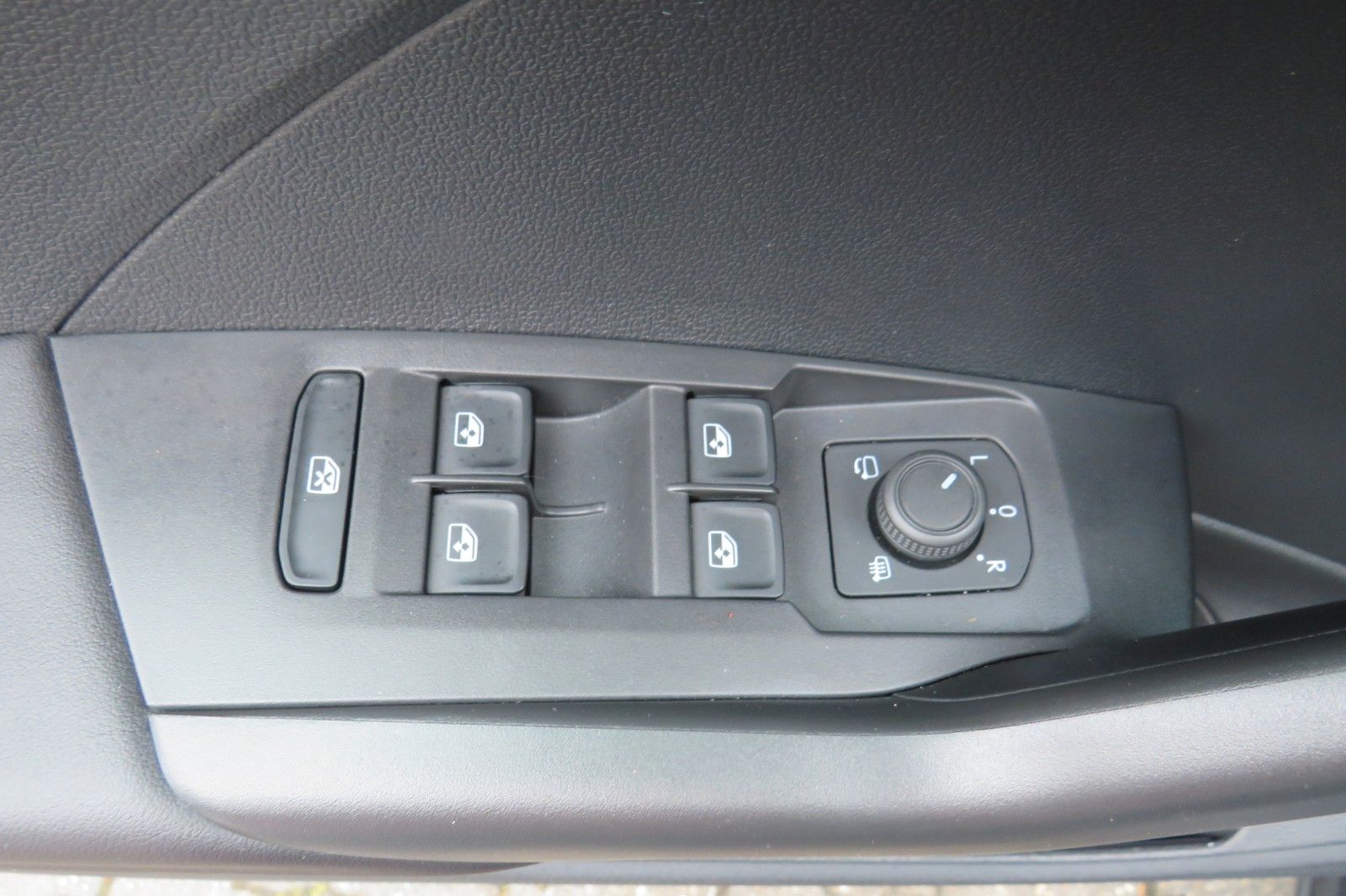 Fahrzeugabbildung Volkswagen T-Cross 1.0 TSI Life ACC ASSISTENTPA. SITZH. 1HD