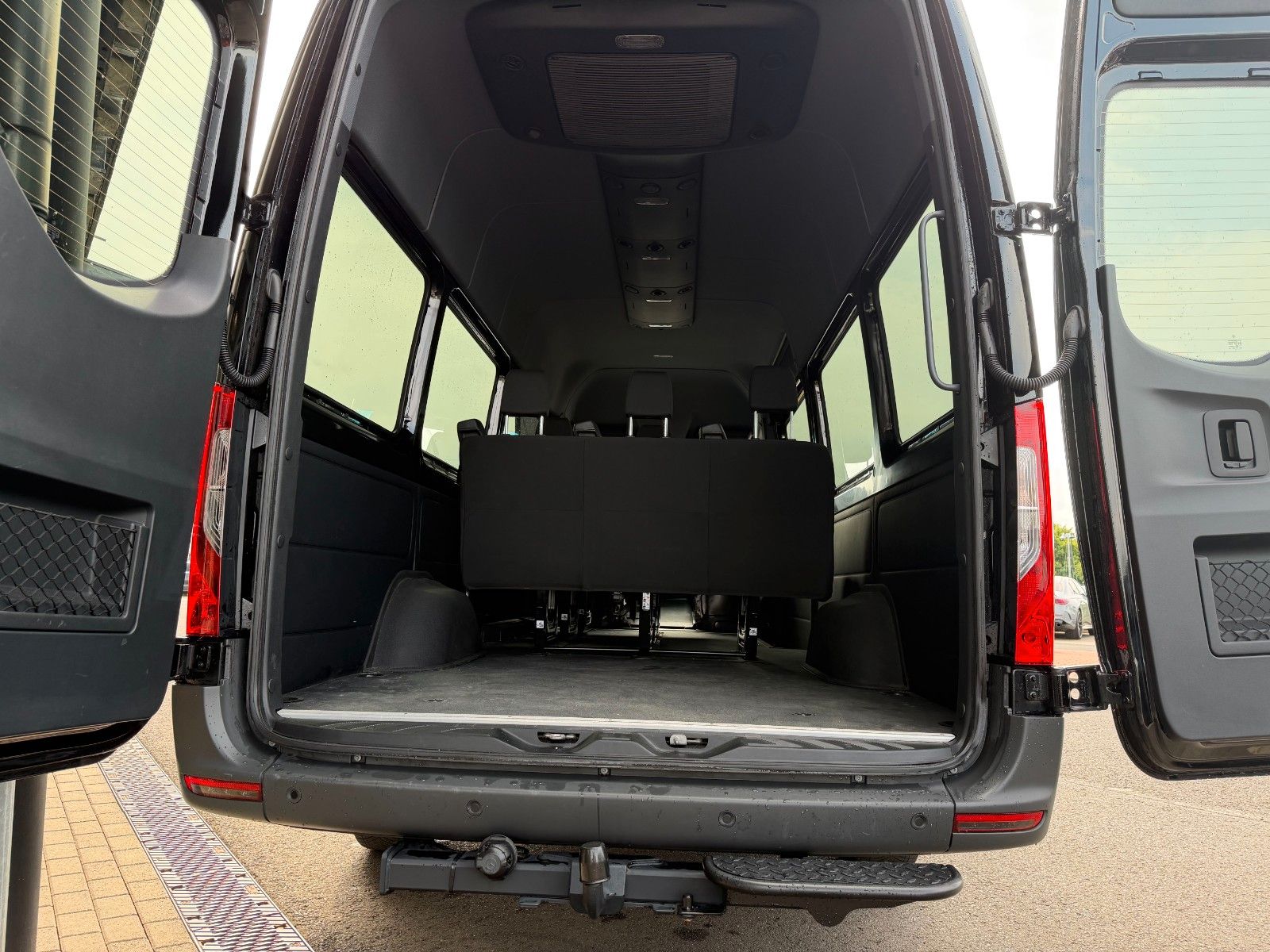 Fahrzeugabbildung Mercedes-Benz Sprinter 317 CDI 4325 Tourer Dachklima AHK