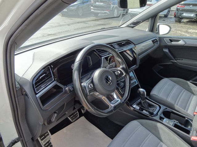 Fahrzeugabbildung Volkswagen Touran/2xR-Line/Pano/AHK/LED/Navi/Voll/Virtual/