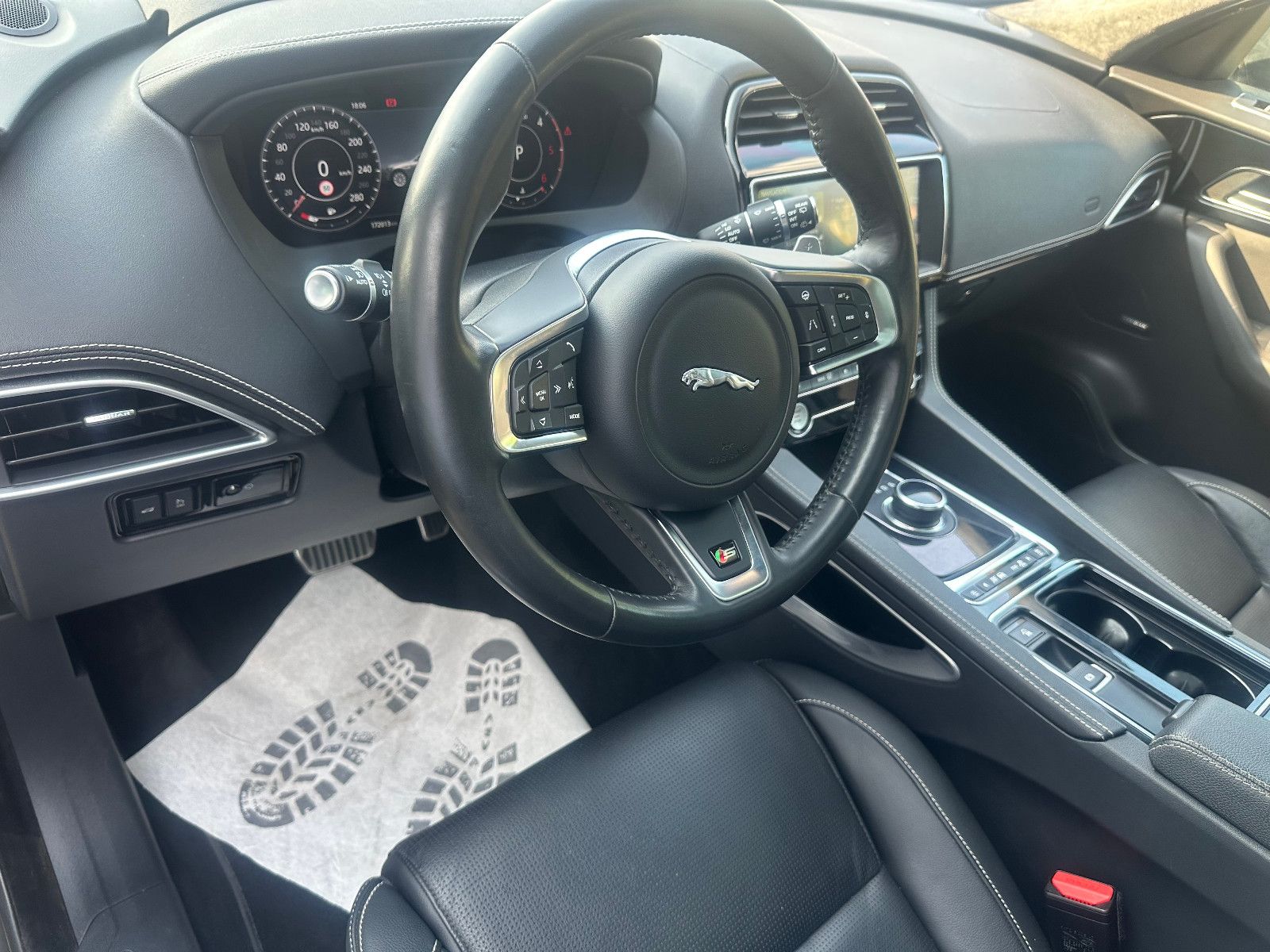 Fahrzeugabbildung Jaguar F-PACE S AWD QUICKSHIFT*22`LM+PANO+HEADUP+KAM*
