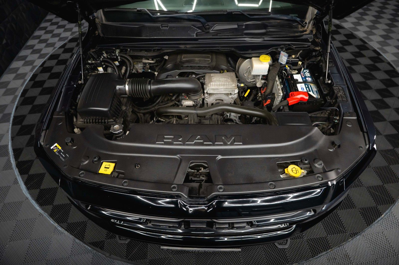 Fahrzeugabbildung Dodge RAM 5.7 V8 HEMI 4x4 Offroad Night LPG Hardtop