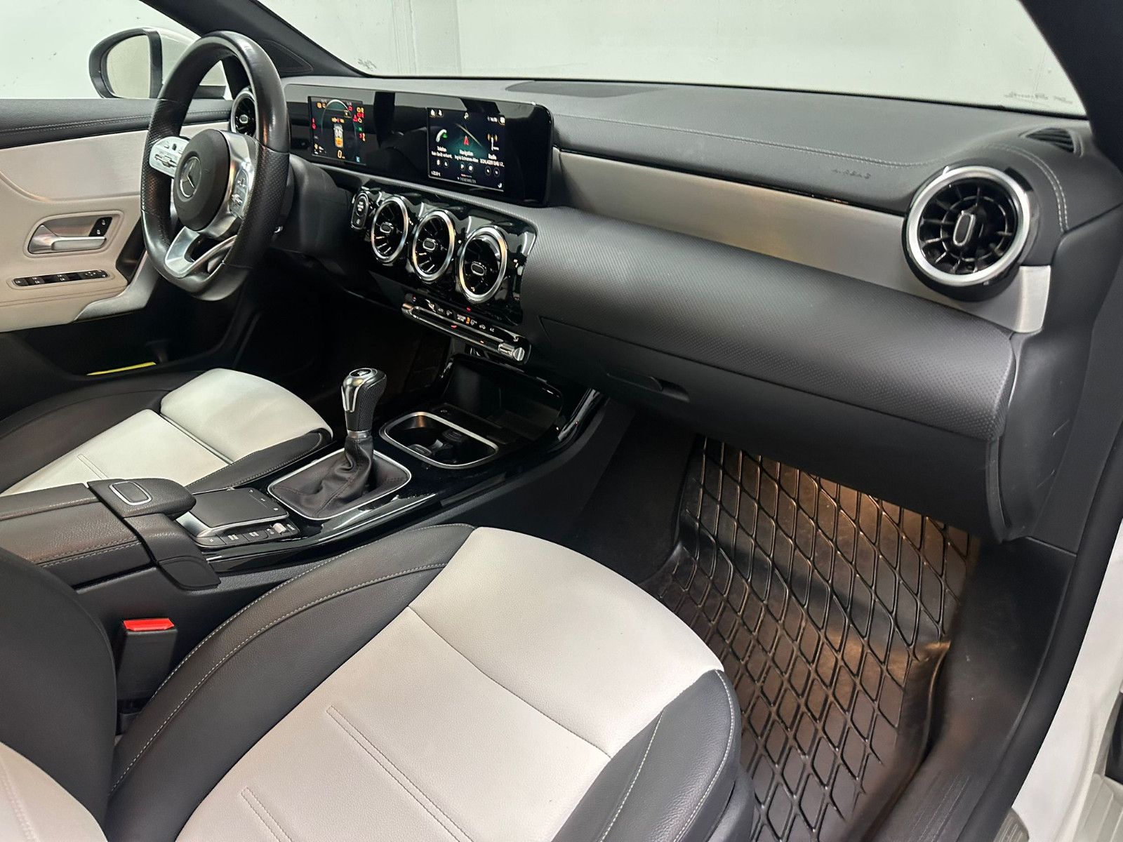 Fahrzeugabbildung Mercedes-Benz CLA 200 SB *AMG-LINE*NAVI*PANORAMA*SH*