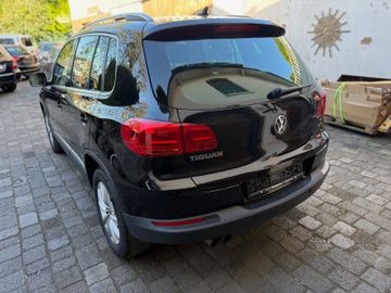 Volkswagen Tiguan - 12