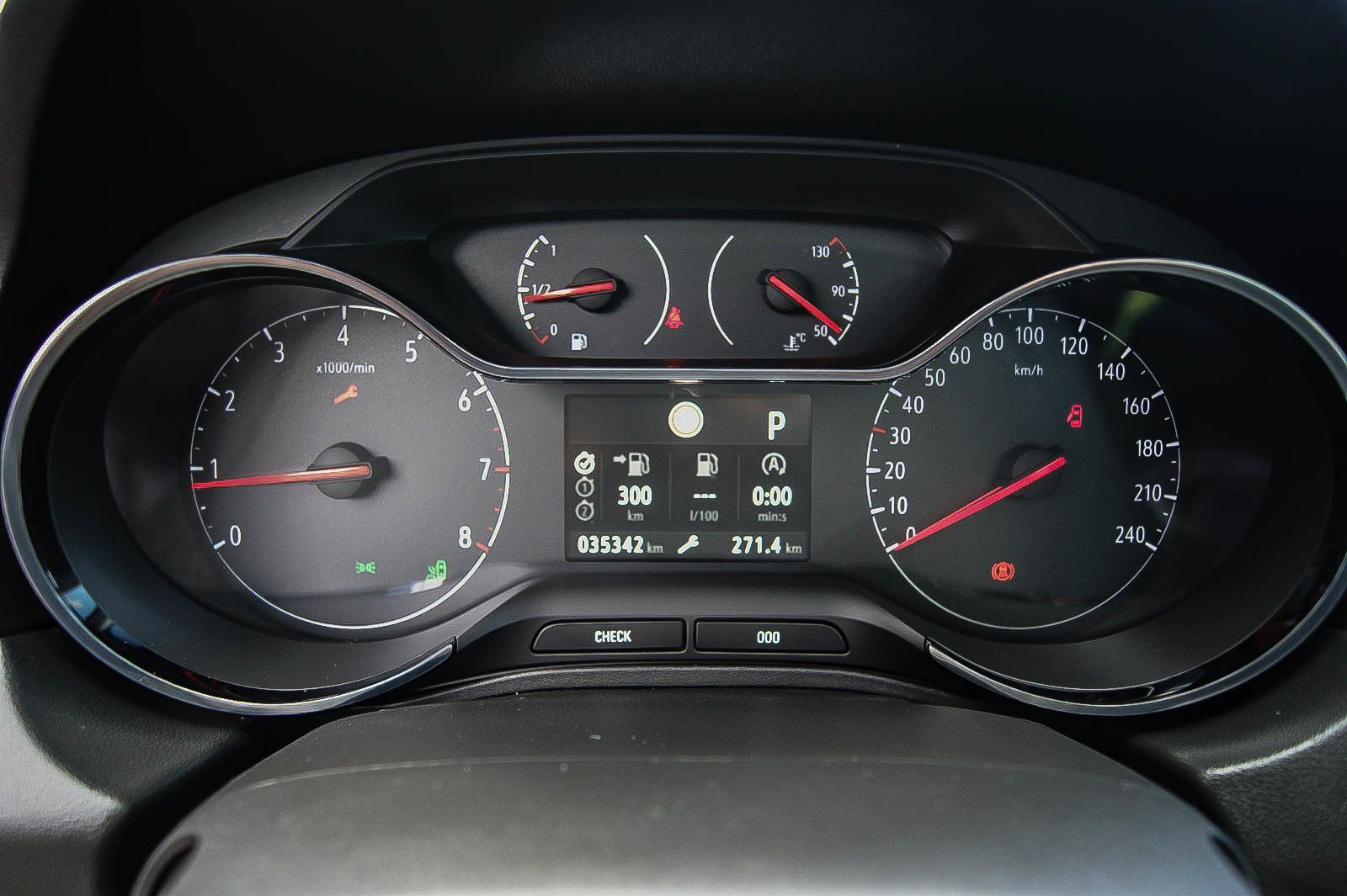Fahrzeugabbildung Opel Grandland X 1.6 Ultimate Aut. PANORAMA LEDER ACC