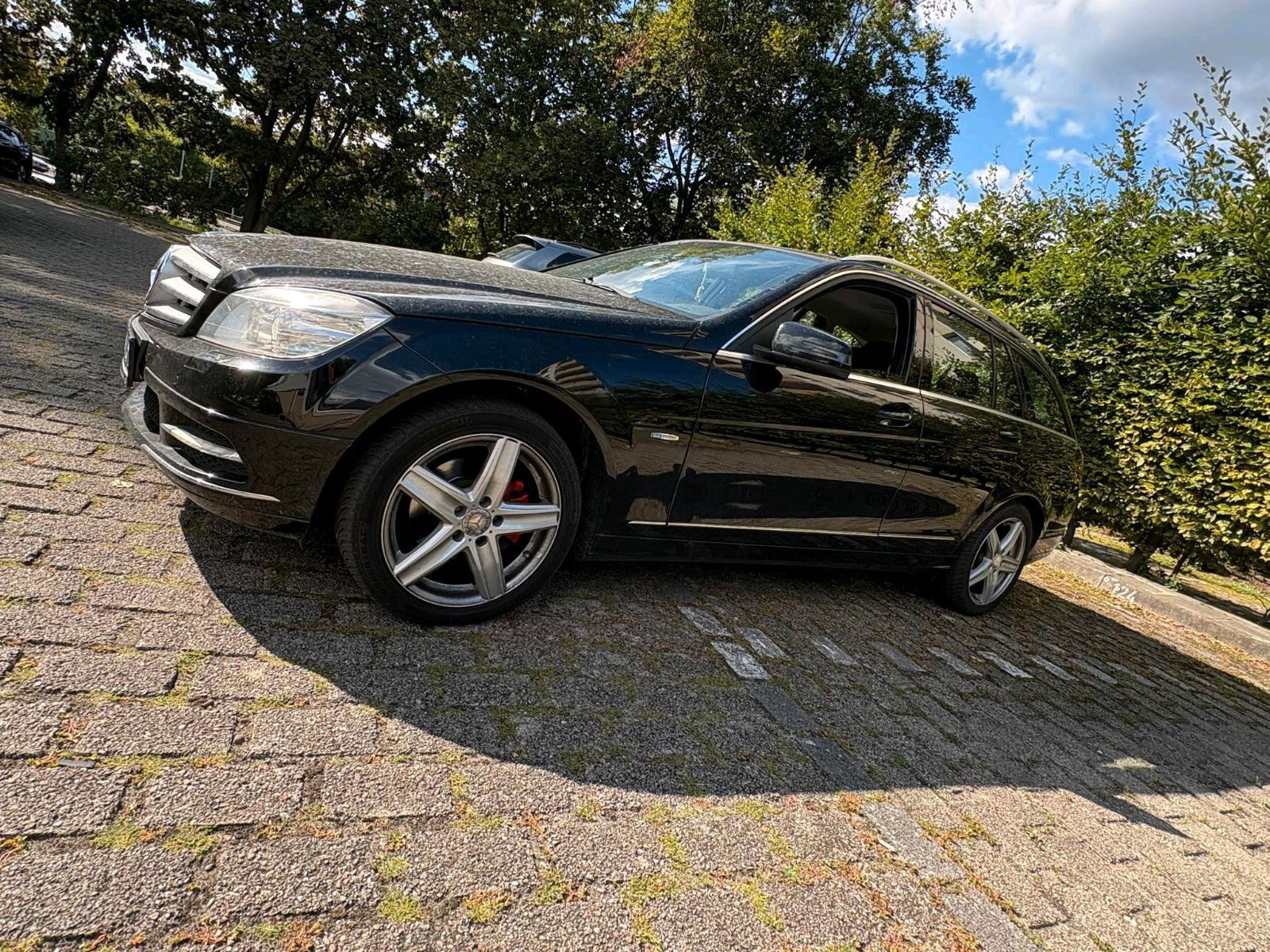 Mercedes-Benz C220 2010 — photo 13