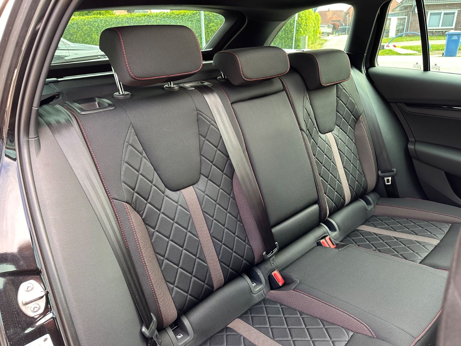 Fahrzeugabbildung SKODA Octavia RS Combi 2.0 TSI Pano/360°/Matrix/ACC