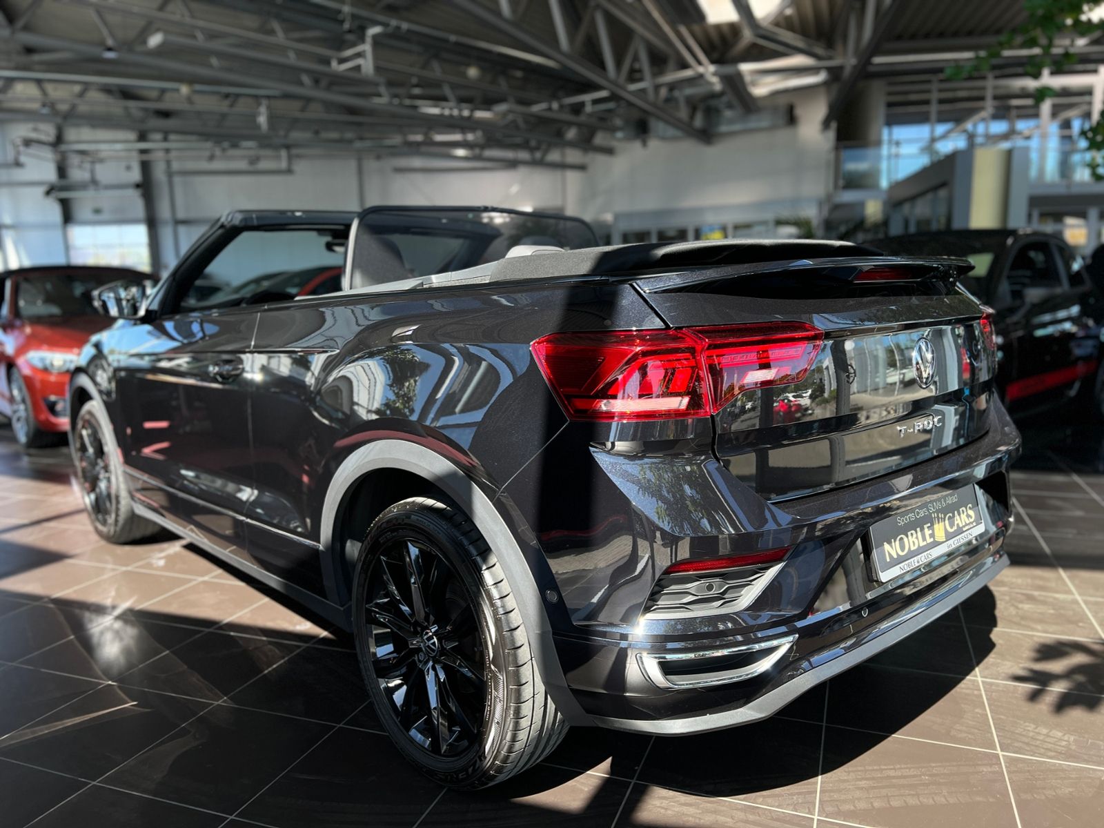 Fahrzeugabbildung Volkswagen T-Roc Cabriolet R Line Black AHK BEATS KEYLESS