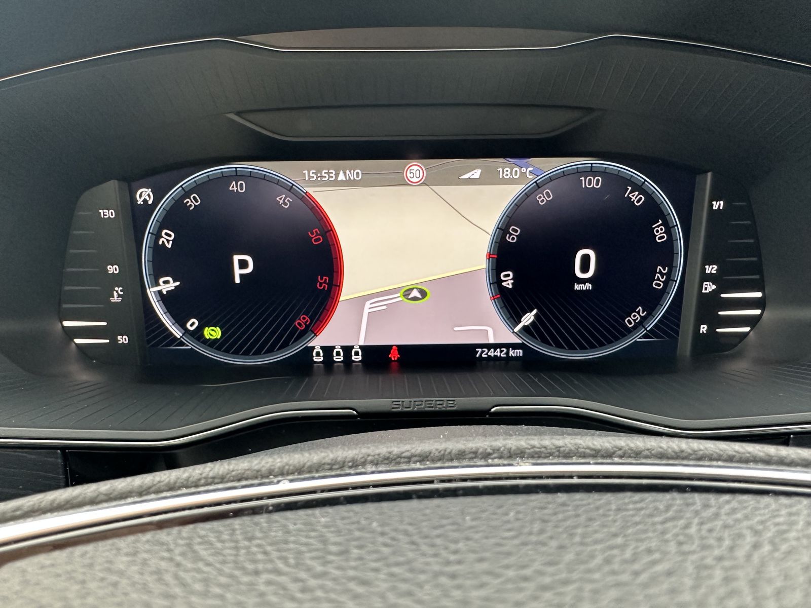 Fahrzeugabbildung SKODA Superb Combi Premium NAV+LED+PANO+360°+AHK+DCC