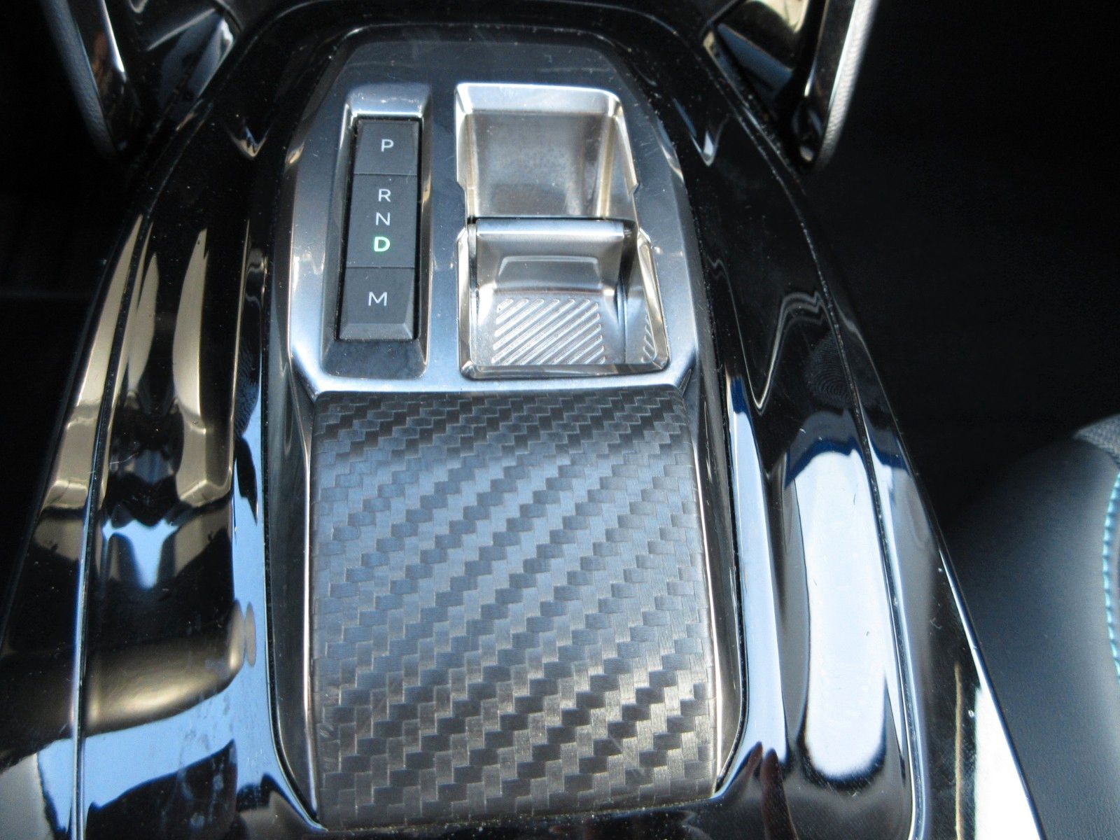 Fahrzeugabbildung Peugeot 2008 Allure 1.2T LED/NAVI/PDC/R´CAM/ALU
