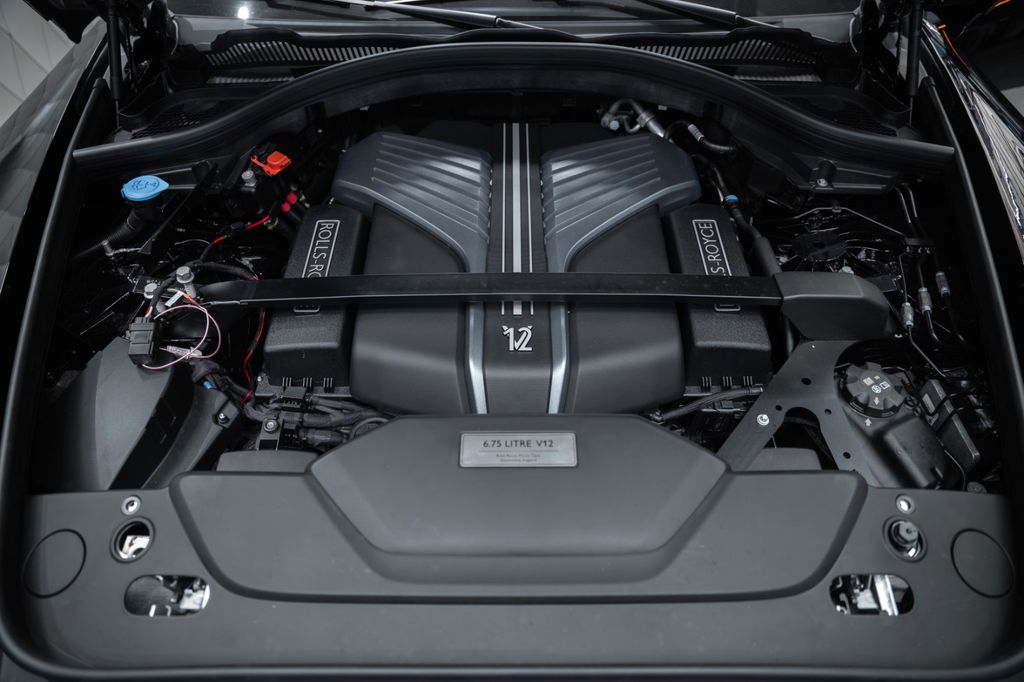 Cullinan BLACK BADGE 2026 MANSORY BLACK/ORANGE - Bild 30