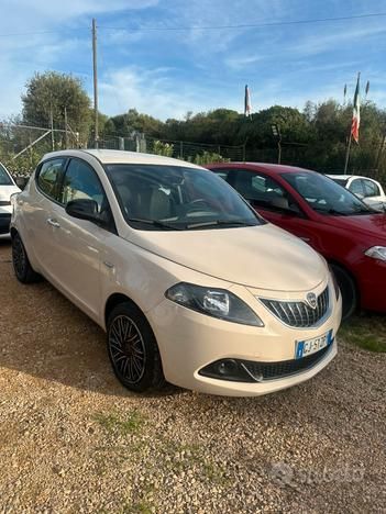 Lancia ypsilon