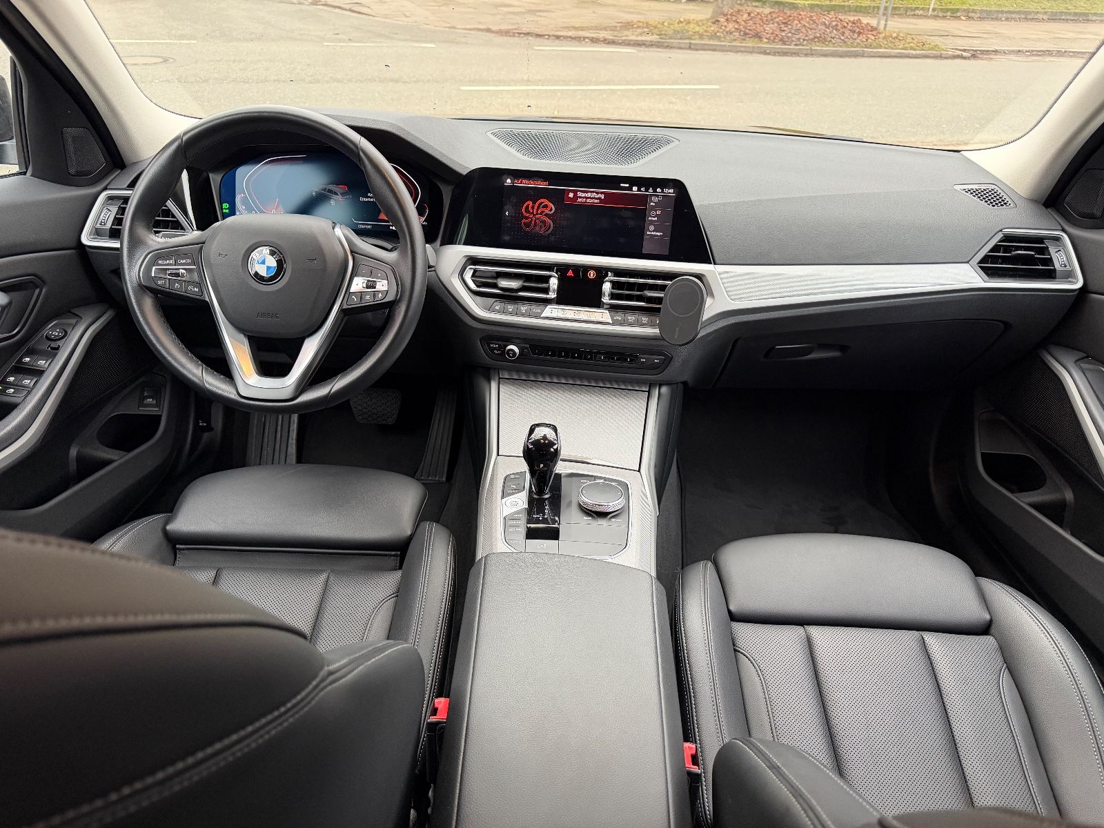 Fahrzeugabbildung BMW 318 3 Touring*LEDER*TEMPO*LED*APPLECAR*KAMERA*