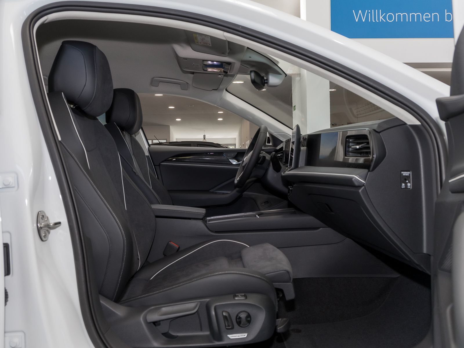 Volkswagen Passat Variant 1.5 TSI eHybrid DSG Business NAVI imagem 3