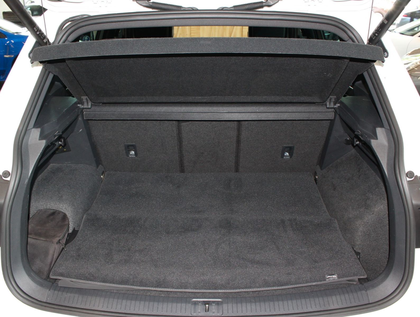 Fahrzeugabbildung Volkswagen Tiguan R-Line 4Motion 2.0 TDI*HUD*Matrix*e.AHK