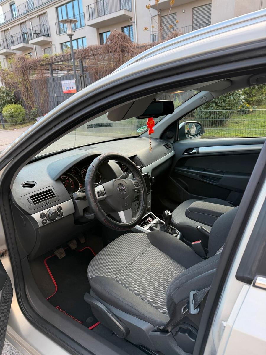 Opel Astra 2009 — photo 5