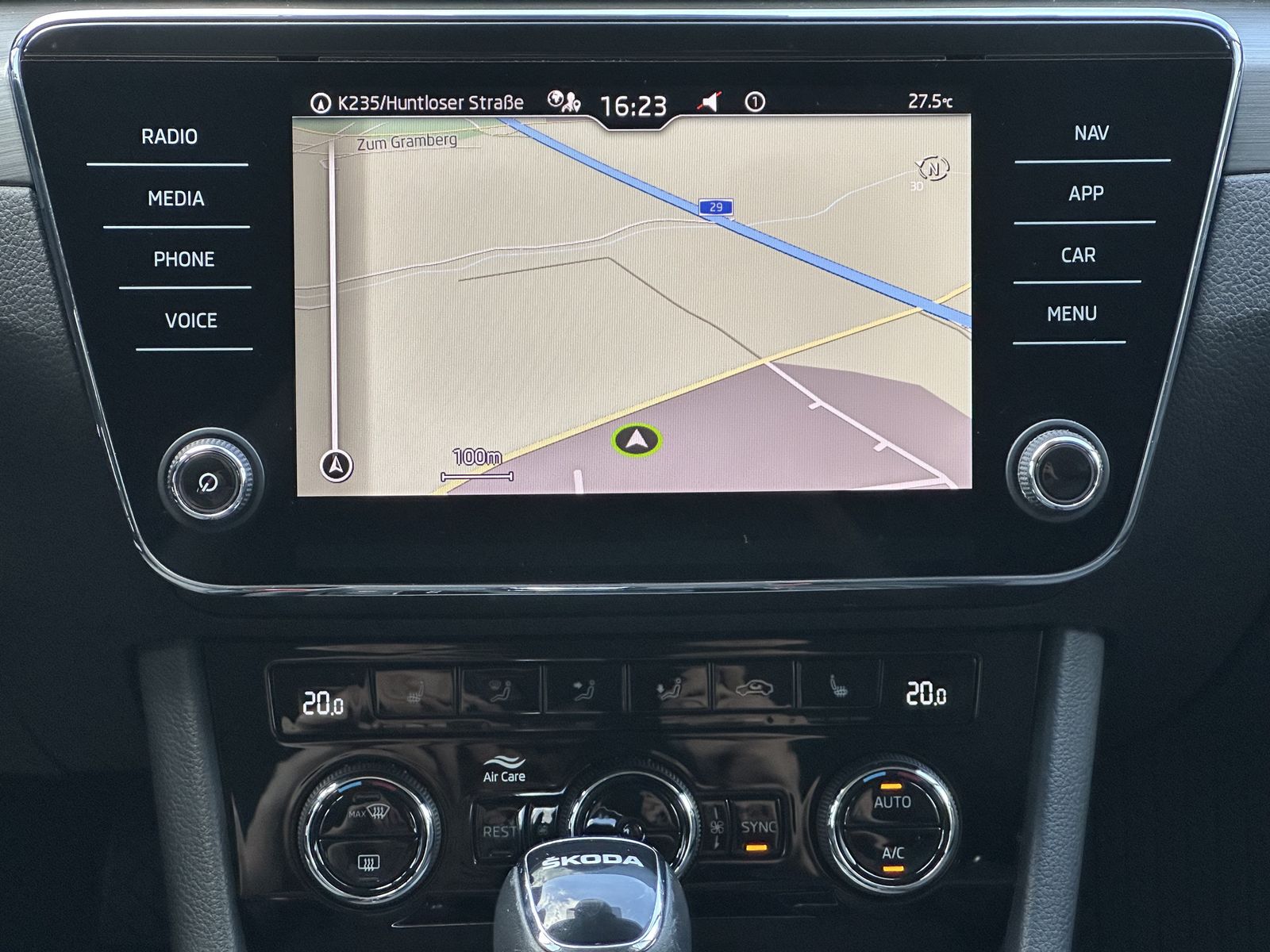 Fahrzeugabbildung SKODA Superb 2.0 TDI DSG Style NAV+MATRIX+AHK+ACC+VC