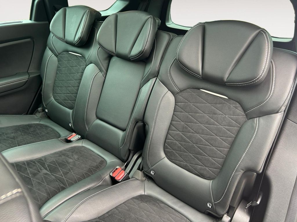 Fahrzeugabbildung Renault Grand Scenic TCe 160 GPF EDC BLACK EDITION