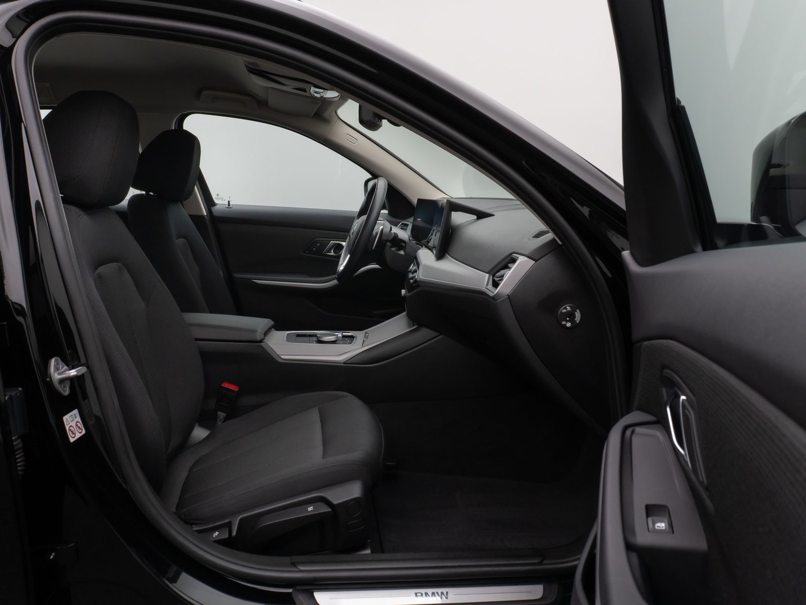 Fahrzeugabbildung BMW 318d Kamera DAB HUD Stop&Go DrivAssist Adapt.LED