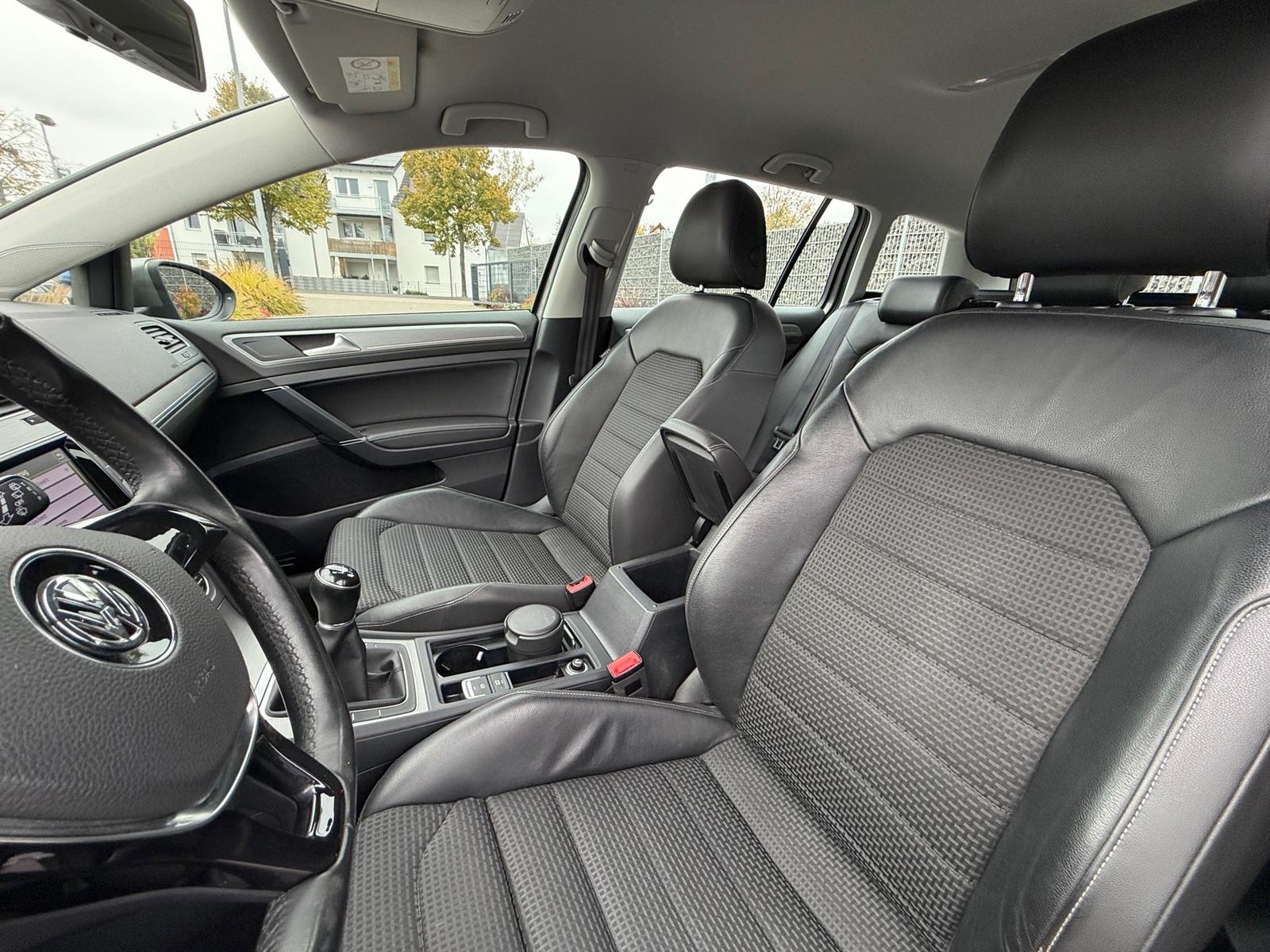 Volkswagen Golf VII Variant 1.4 16V TSI Bi-Xenon AHK PDC